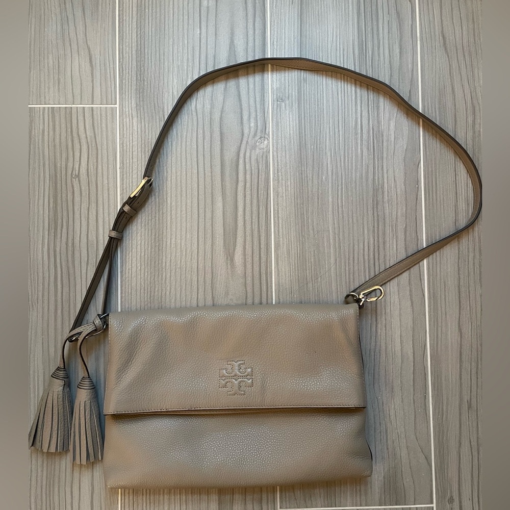 Like New Tory Burch flap style clutch/crossbody/shoulder bag